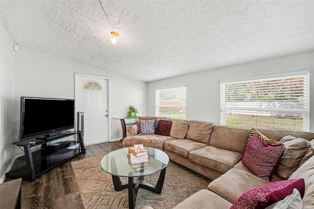 Image 4 of property listing at 6227 E SOMERSET DR E DRIVE, Lakeland, FL 33813