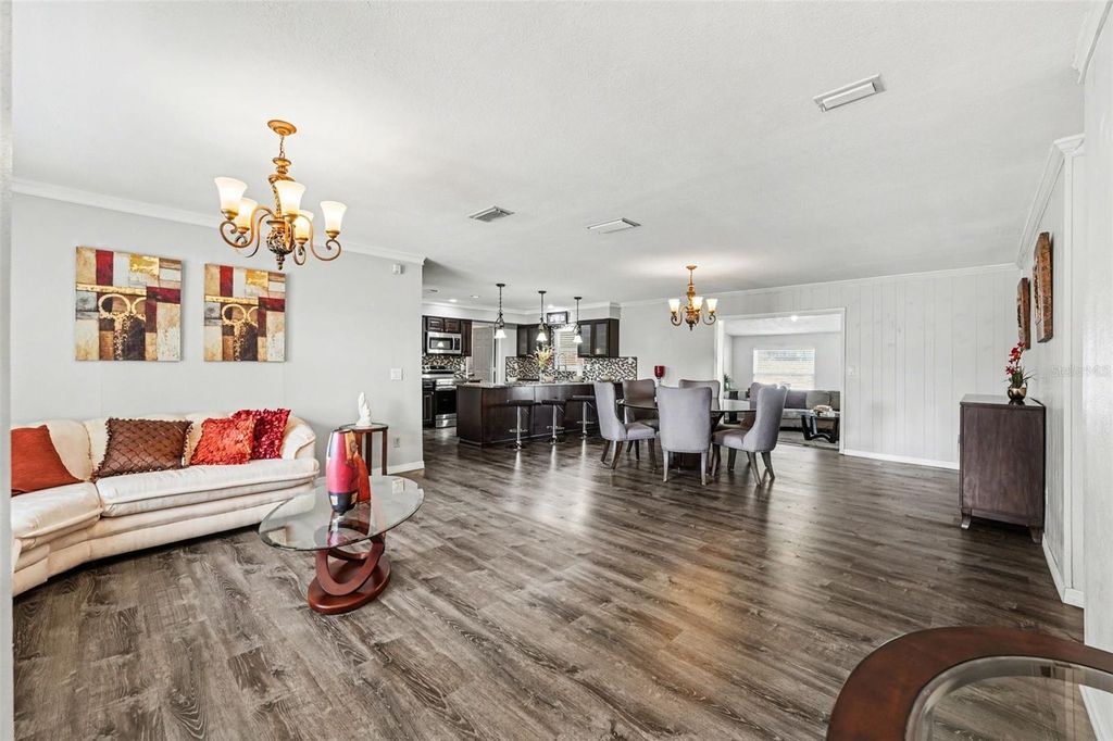 Image 5 of property listing at 6227 E SOMERSET DR E DRIVE, Lakeland, FL 33813