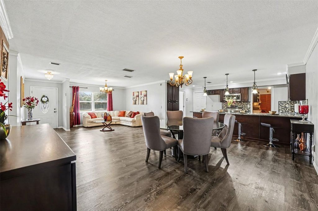 Image 6 of property listing at 6227 E SOMERSET DR E DRIVE, Lakeland, FL 33813