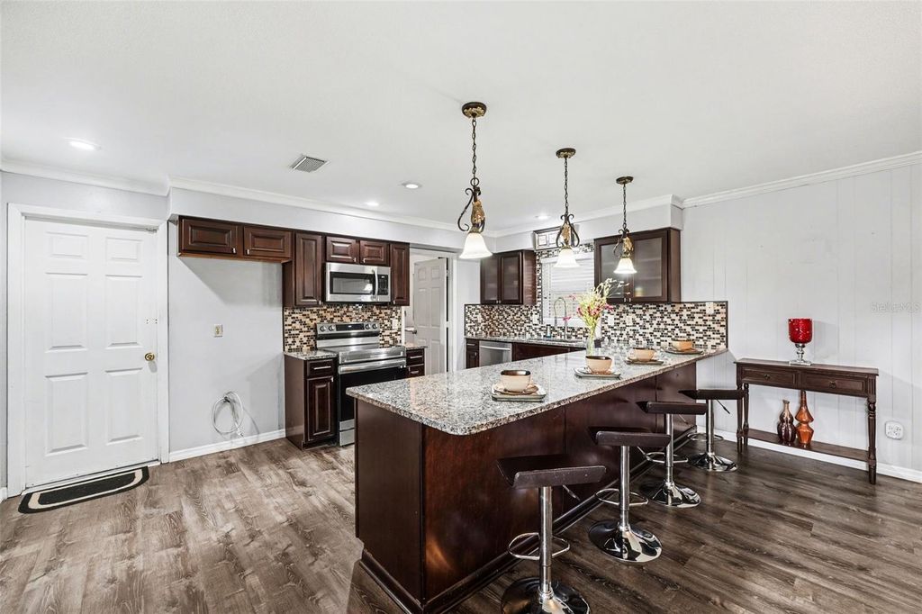 Image 8 of property listing at 6227 E SOMERSET DR E DRIVE, Lakeland, FL 33813