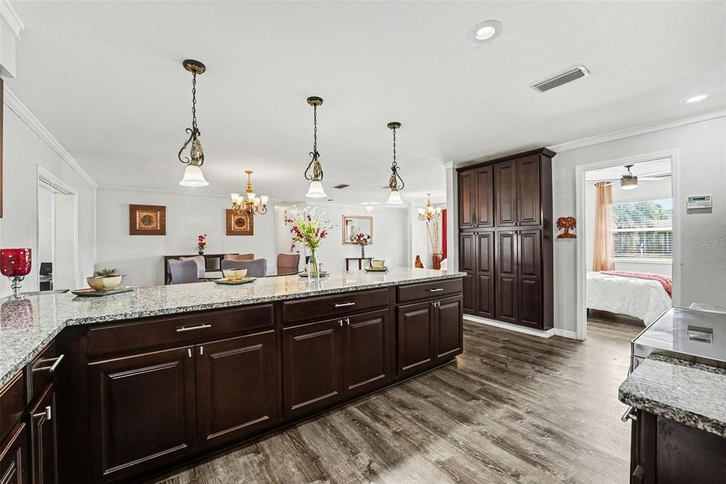 Image 9 of property listing at 6227 E SOMERSET DR E DRIVE, Lakeland, FL 33813