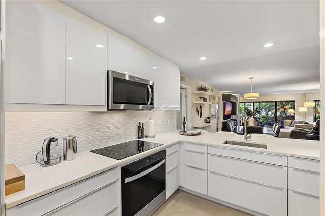 4780 BRITTANY DRIVE S 11, St Petersburg, FL 33715