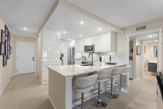 4780 BRITTANY DRIVE S 11, St Petersburg, FL 33715