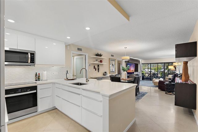 4780 BRITTANY DRIVE S 11, St Petersburg, FL 33715