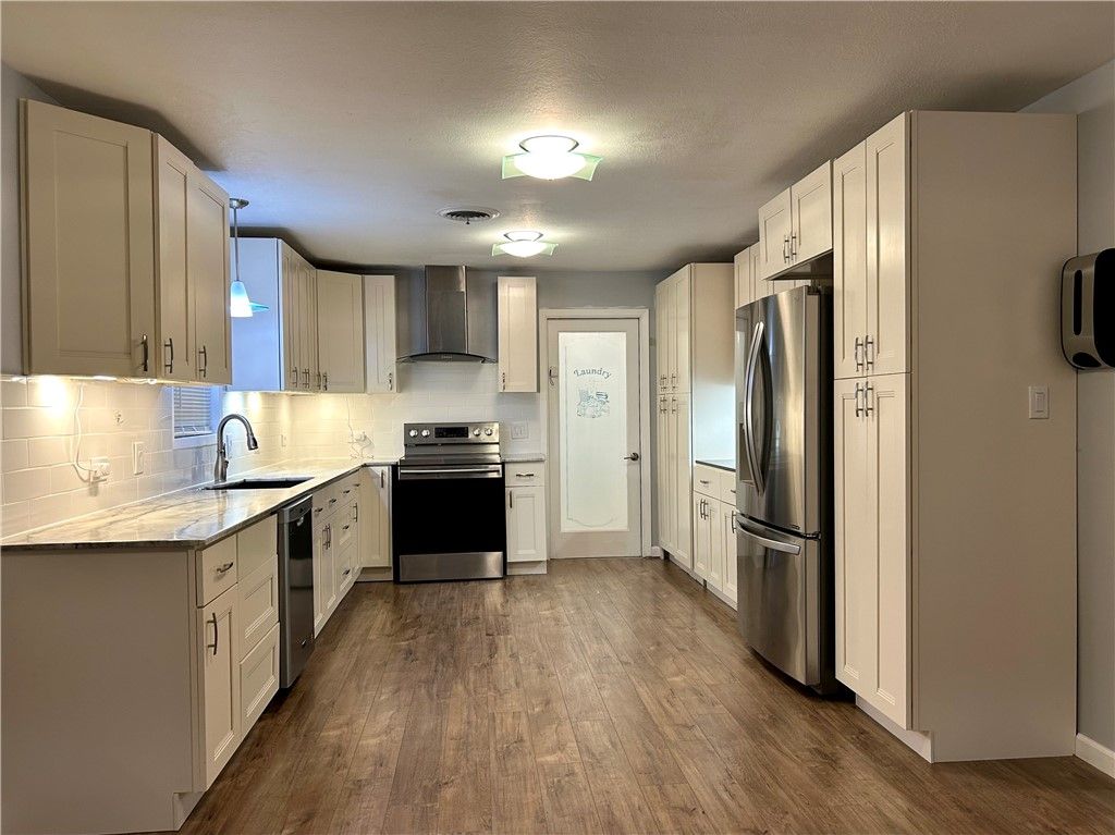 848 Oak Ave, Rockport, TX 78382 — photo 3