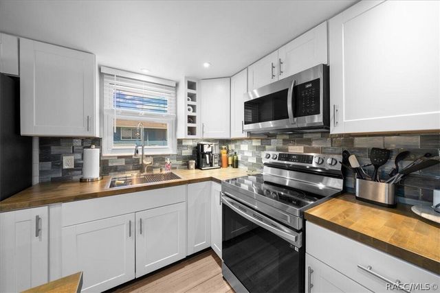 12046 W Gulf Breeze Court, Crystal River, FL 34429