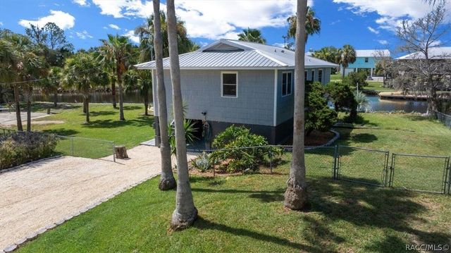 12046 W Gulf Breeze Court, Crystal River, FL 34429