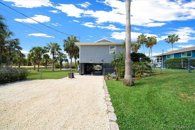 12046 W Gulf Breeze Court, Crystal River, FL 34429