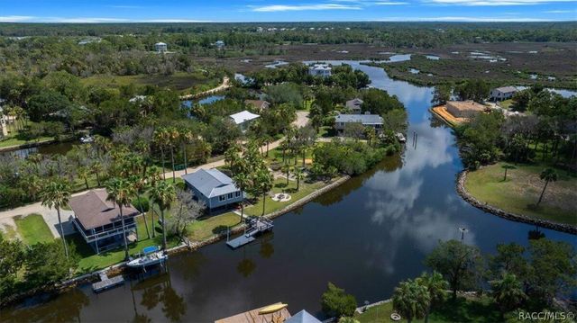 12046 W Gulf Breeze Court, Crystal River, FL 34429