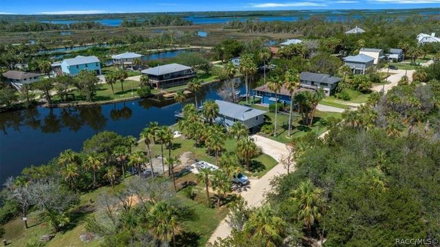12046 W Gulf Breeze Court, Crystal River, FL 34429