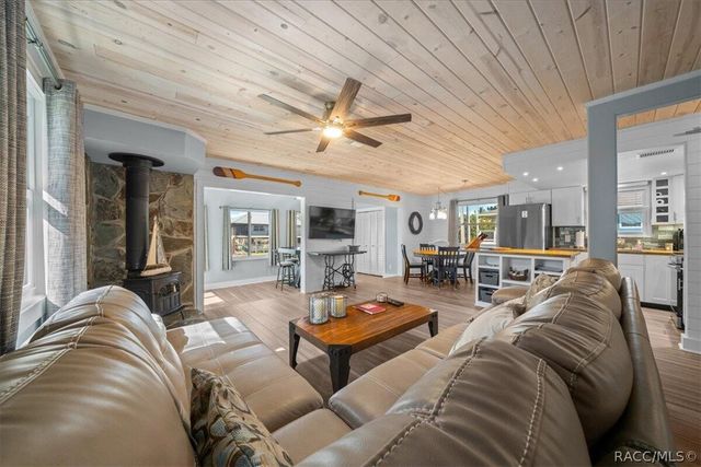 12046 W Gulf Breeze Court, Crystal River, FL 34429