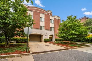 25 Duncan Ave 210, Jersey City, NJ 07304