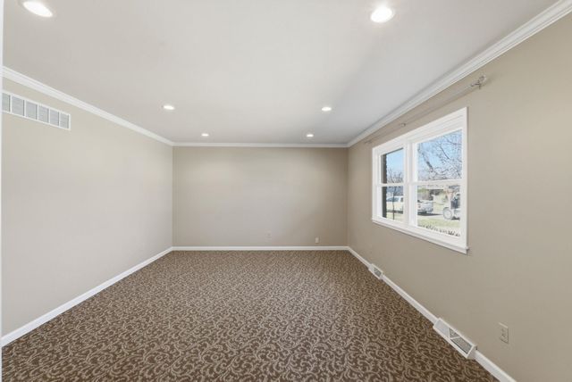 9015 W 11th St N, Wichita, KS 67212