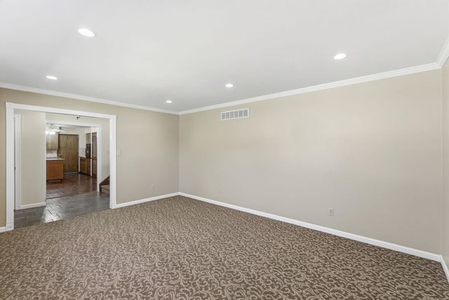 9015 W 11th St N, Wichita, KS 67212