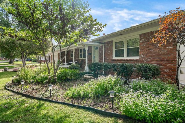 9015 W 11th St N, Wichita, KS 67212