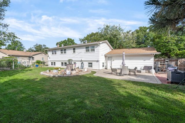 9015 W 11th St N, Wichita, KS 67212