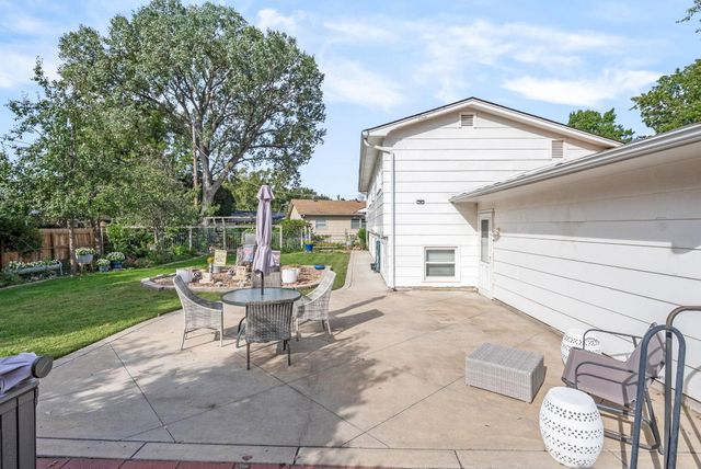 9015 W 11th St N, Wichita, KS 67212