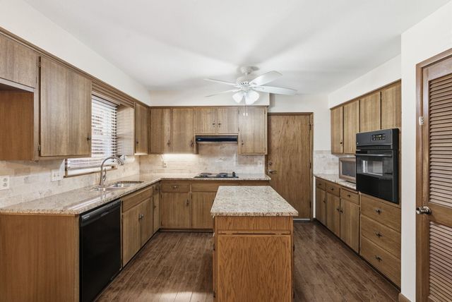 9015 W 11th St N, Wichita, KS 67212