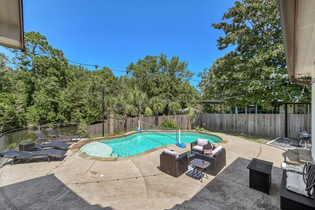 13847 Parkway Manor Drive, Willis, TX 77318