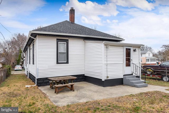 318 W BUCK ST, Paulsboro, NJ 08066