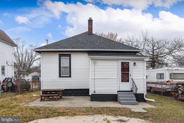 318 W BUCK ST, Paulsboro, NJ 08066