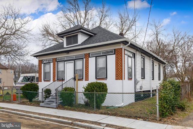 318 W BUCK ST, Paulsboro, NJ 08066