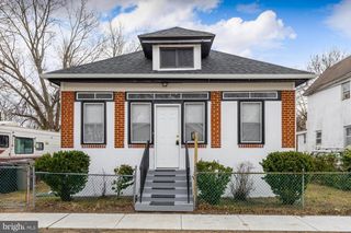 318 W BUCK ST, Paulsboro, NJ 08066