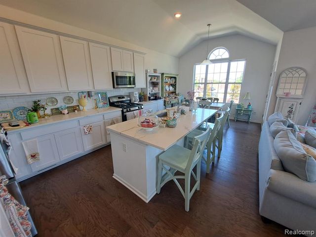 49503 Lantern Way, Canton, MI 48188
