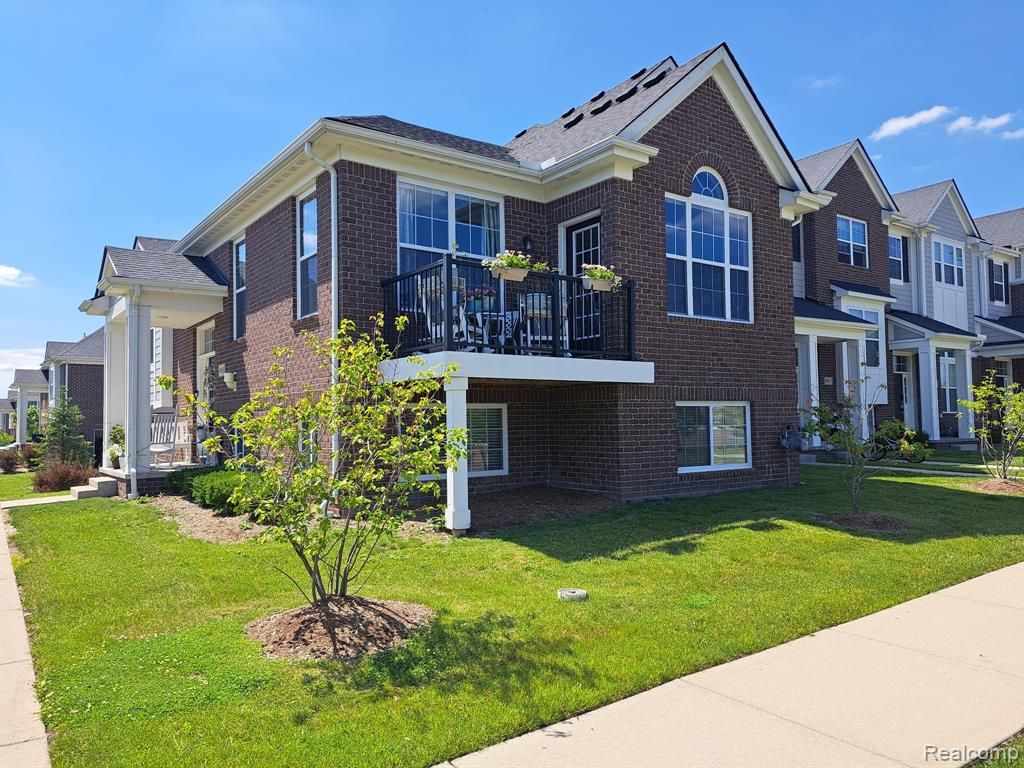 49503 Lantern Way, Canton, MI 48188