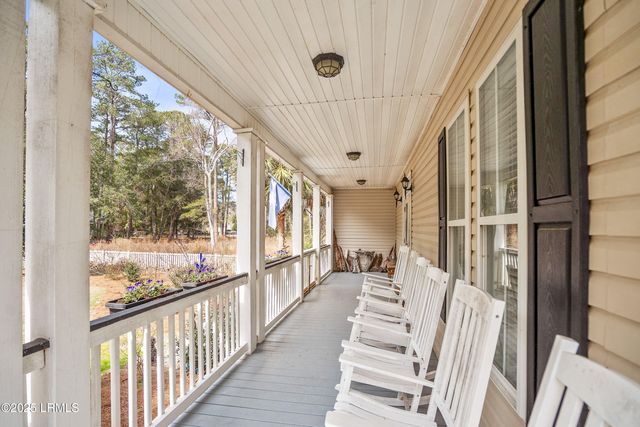8 E River Drive, Beaufort, SC 29907