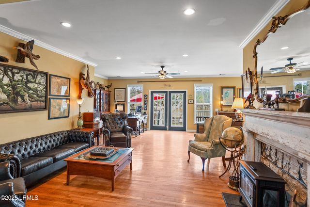 8 E River Drive, Beaufort, SC 29907