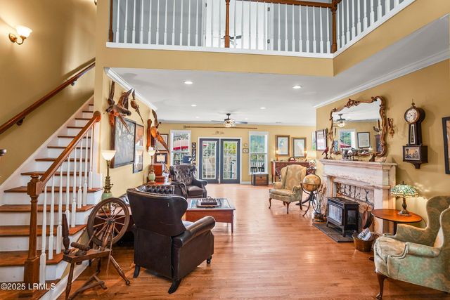 8 E River Drive, Beaufort, SC 29907