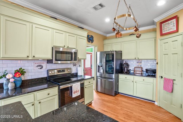 8 E River Drive, Beaufort, SC 29907