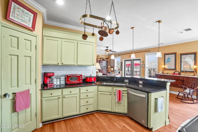 8 E River Drive, Beaufort, SC 29907