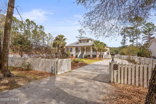 8 E River Drive, Beaufort, SC 29907
