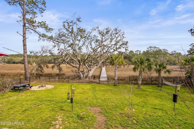 8 E River Drive, Beaufort, SC 29907