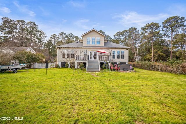8 E River Drive, Beaufort, SC 29907