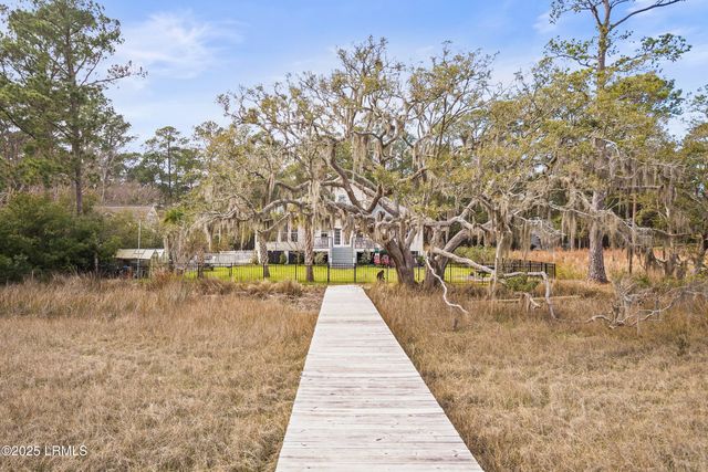 8 E River Drive, Beaufort, SC 29907