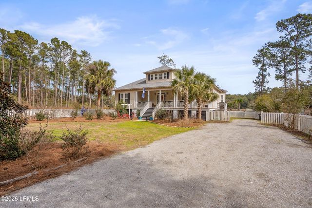8 E River Drive, Beaufort, SC 29907