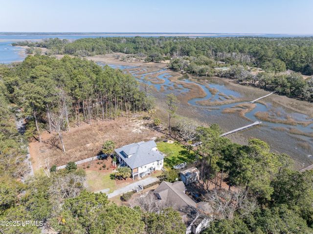 8 E River Drive, Beaufort, SC 29907