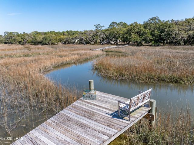 8 E River Drive, Beaufort, SC 29907