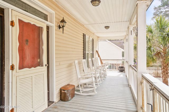 8 E River Drive, Beaufort, SC 29907