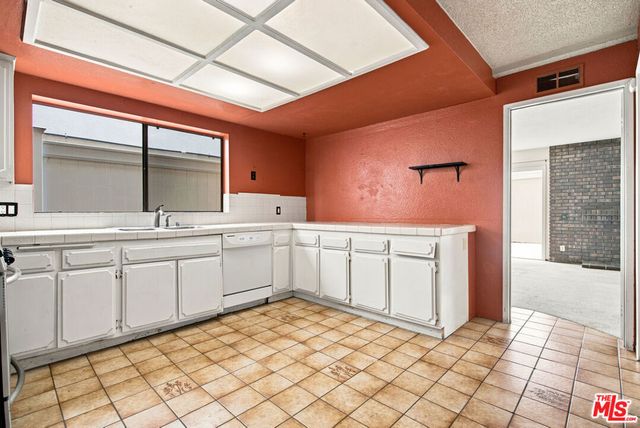 417 8th Street, Huntington Beach, CA 92648