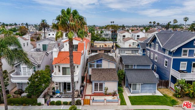 417 8th Street, Huntington Beach, CA 92648