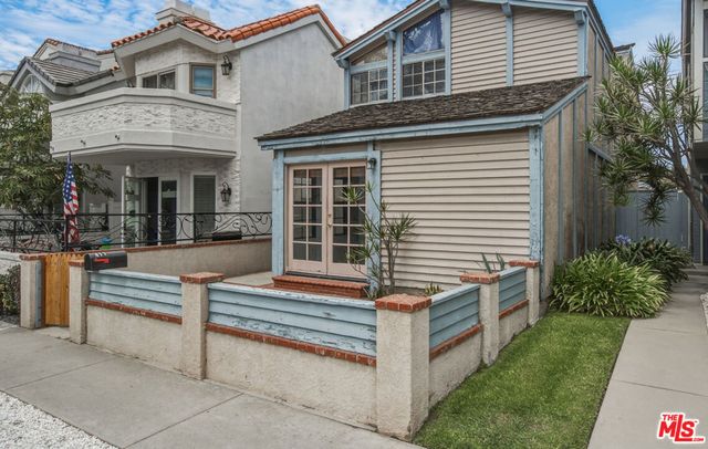 417 8th Street, Huntington Beach, CA 92648