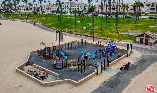 417 8th Street, Huntington Beach, CA 92648