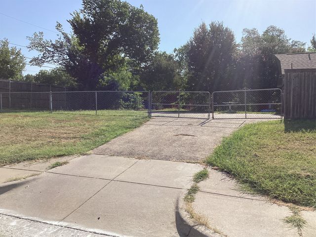 776 Ponderosa Drive, Hurst, TX 76053
