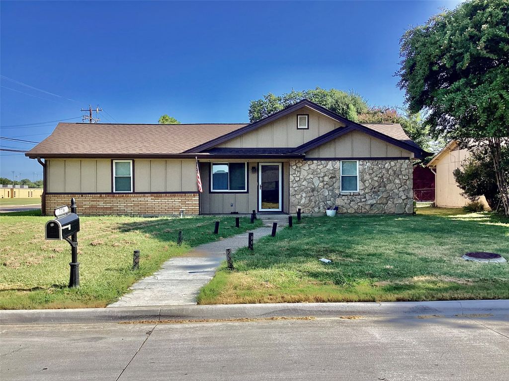 776 Ponderosa Drive, Hurst, TX 76053