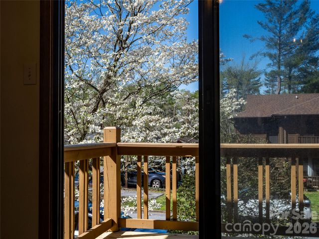 521 Courtwood Lane 8, Hendersonville, NC 28739