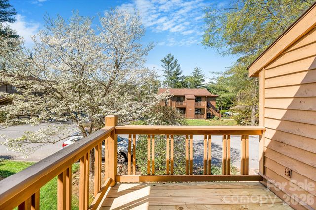 521 Courtwood Lane 8, Hendersonville, NC 28739